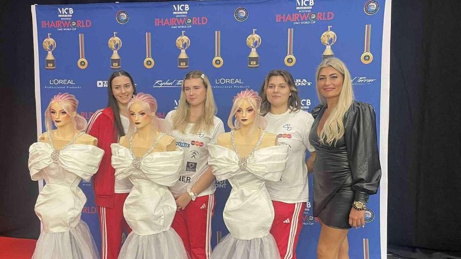 Uczestniczki mistrzostw wraz z pokazowymi fryzurami