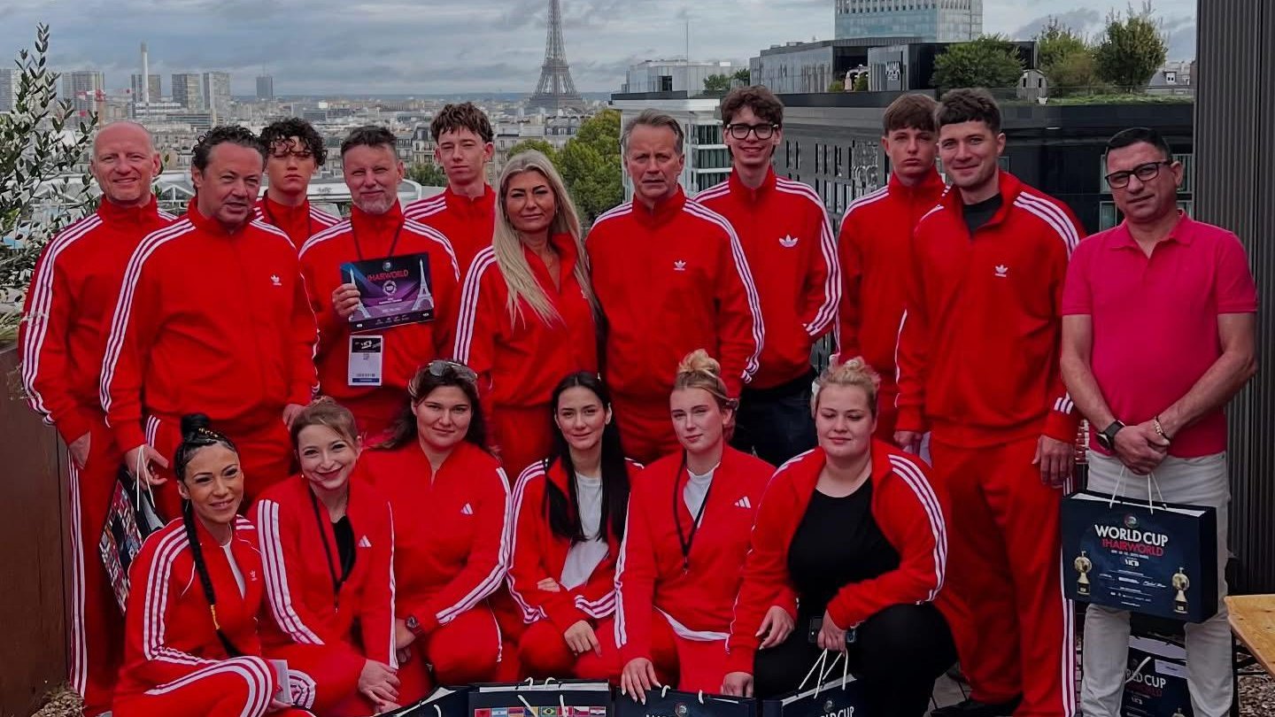 Polska reprezentacja na Mistrzostwach, w tym uczennice Odzieżówki i ich trenerka