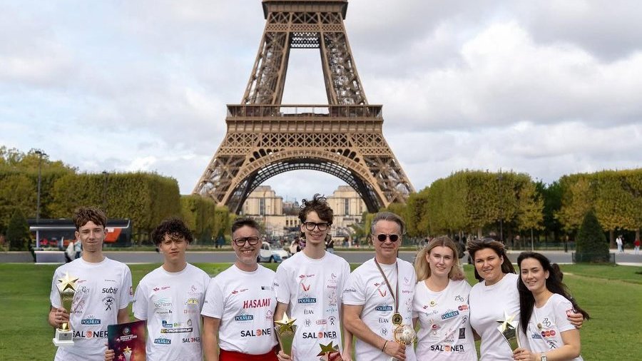 Polska reprezentacja na Mistrzostwach, w tym uczennice Odzieżówki i ich trenerka
