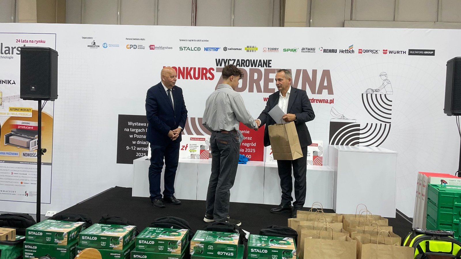 Konkurs "Wyczarowane z drewna" organizowany przez wydawnictwo Inwestor, wręczenie nagród