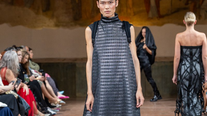 Pokaz mody w Mediolanie (zdjęcia z pokazu przedstawiające kolekcję)