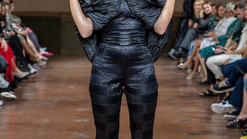 Pokaz mody w Mediolanie (zdjęcia z pokazu przedstawiające kolekcję)