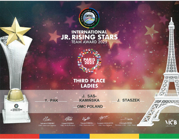 Zdjęcie przedstawia dyplom, który otrzymały uczennice Odzieżówki